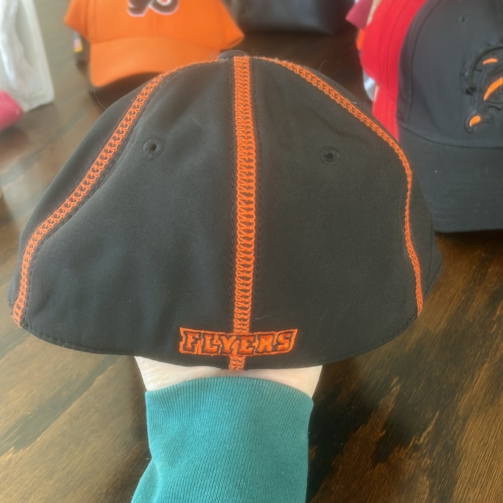 Philadelphia Flyers hat - Picture 2 of 3